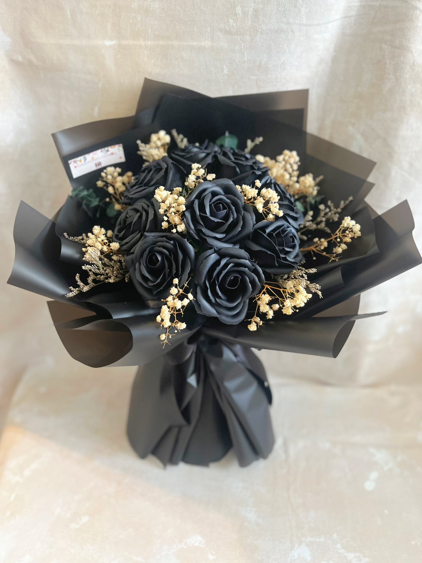龬琴黑 黑色香梘玫瑰花束 |番梘花|畢業花束 情人節花束 生日花束 中學 小學 幼稚園