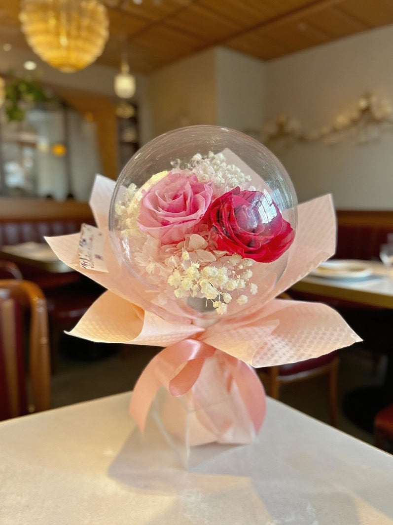 (有現貨)熱情小夢幻球 2枝保鮮玫瑰花束|保鮮花 永生花 生日花束