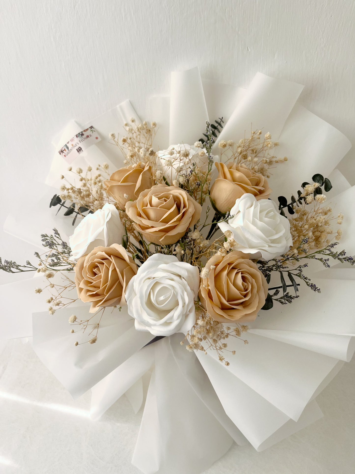 奶茶色 + 白色香梘玫瑰花束 |番梘花|畢業花束 情人節花束 生日花束