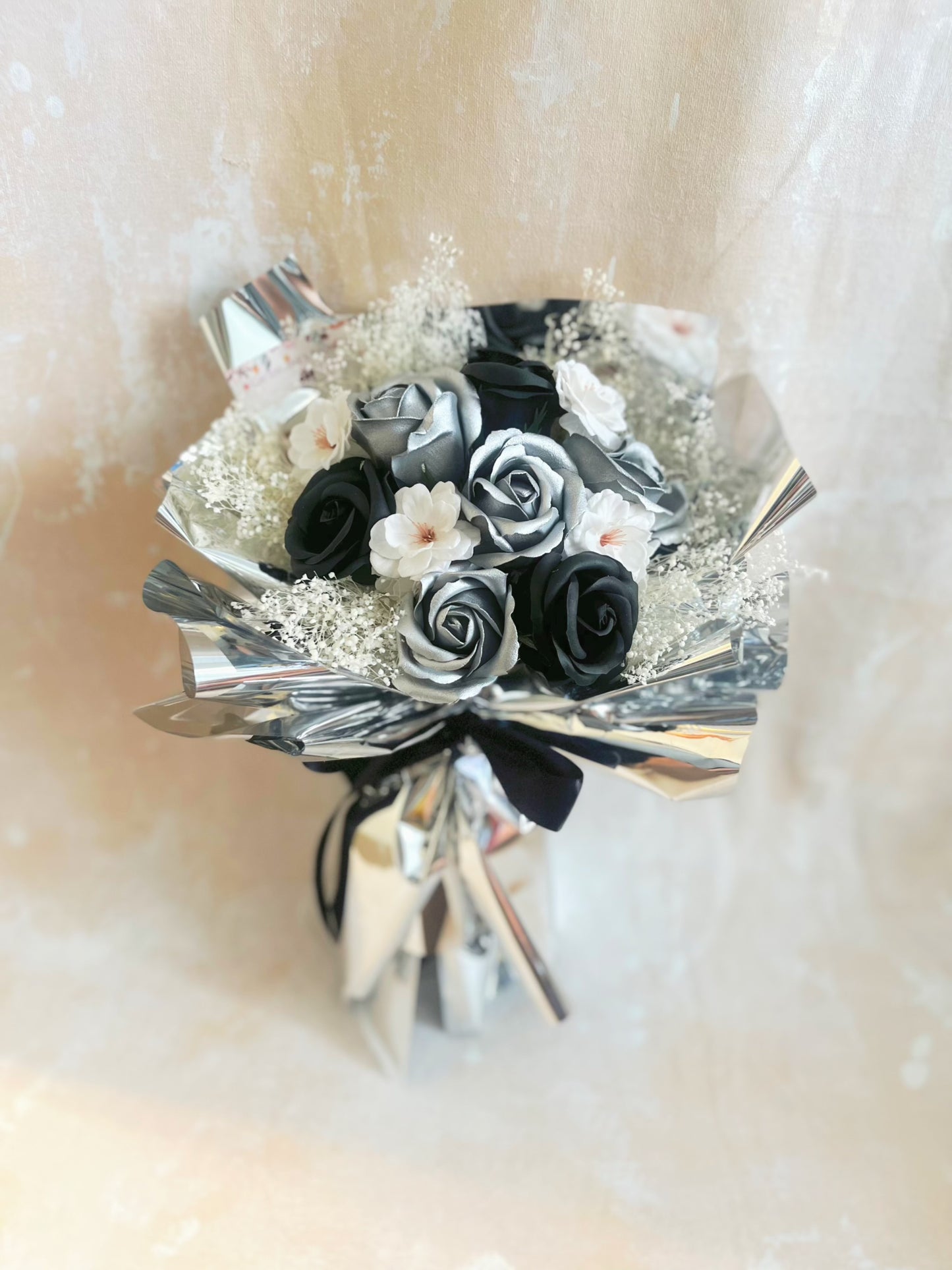 冰川 黑銀色香梘玫瑰花束 ｜番梘花｜畢業花束 情人節花束 生日花束 中學 小學 幼稚園