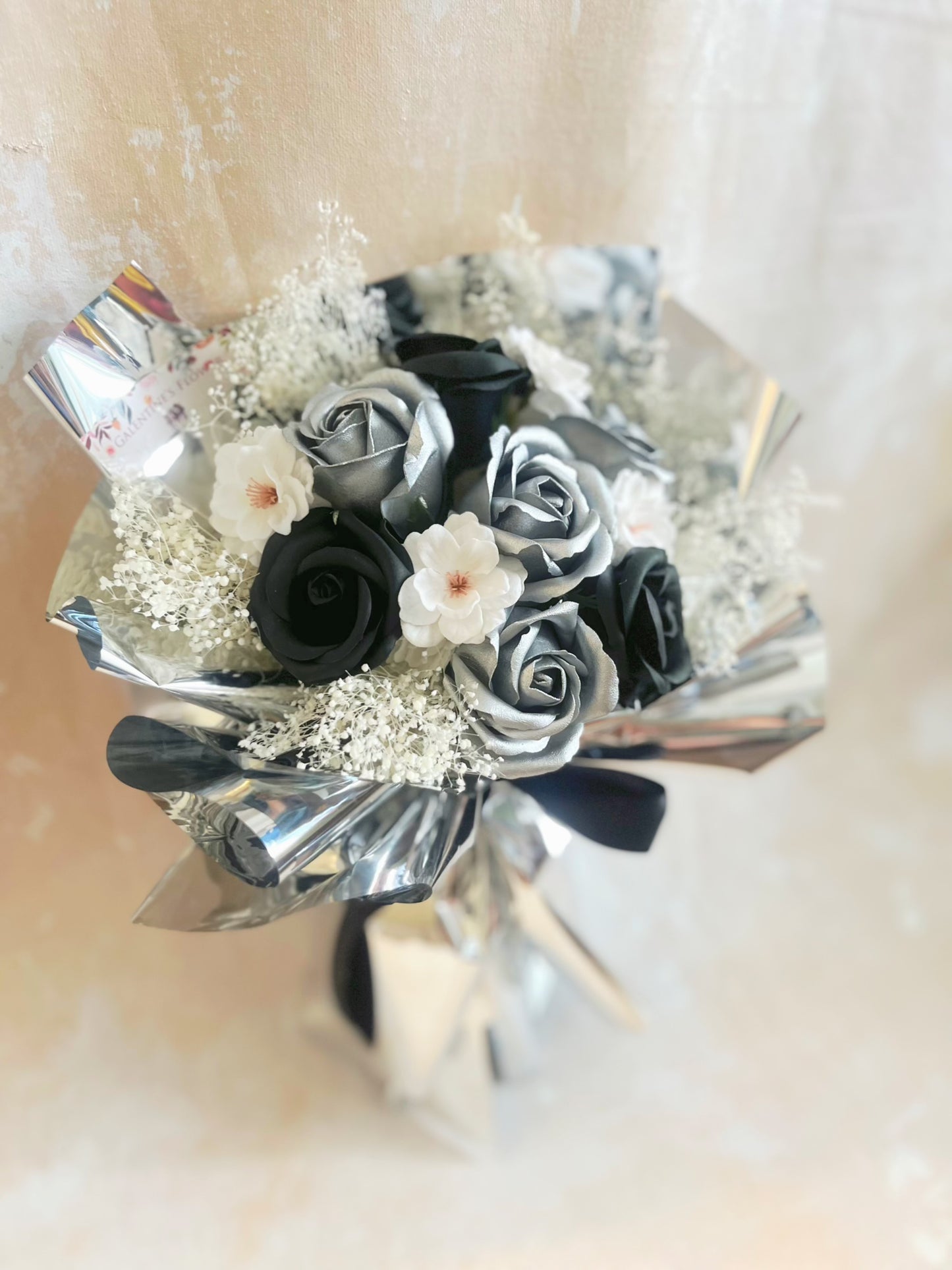 冰川 黑銀色香梘玫瑰花束 ｜番梘花｜畢業花束 情人節花束 生日花束 中學 小學 幼稚園