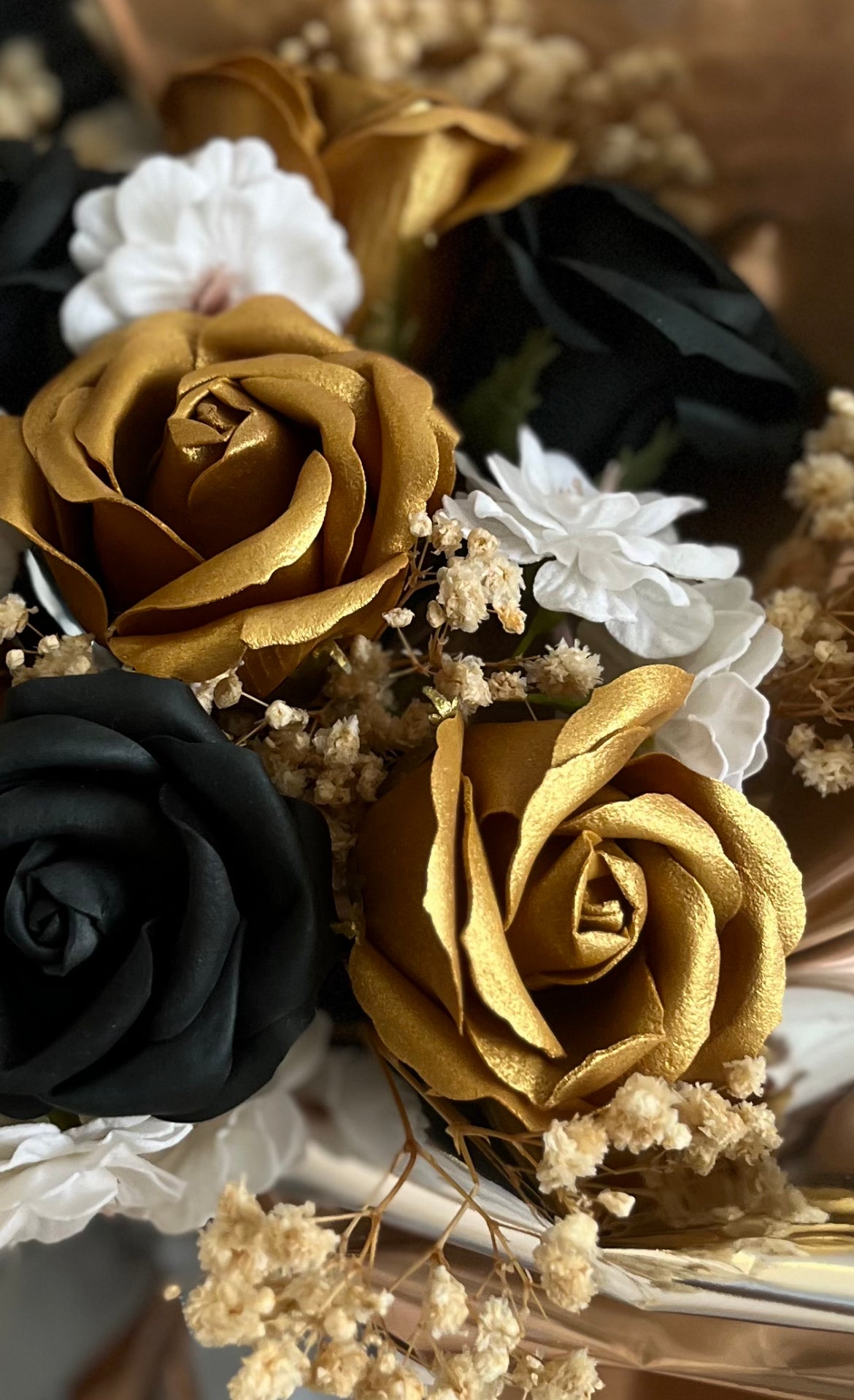 金色香檳 黑金色香梘玫瑰花束 ｜番梘花｜畢業花束 情人節花束 生日花束 中學 小學 幼稚園