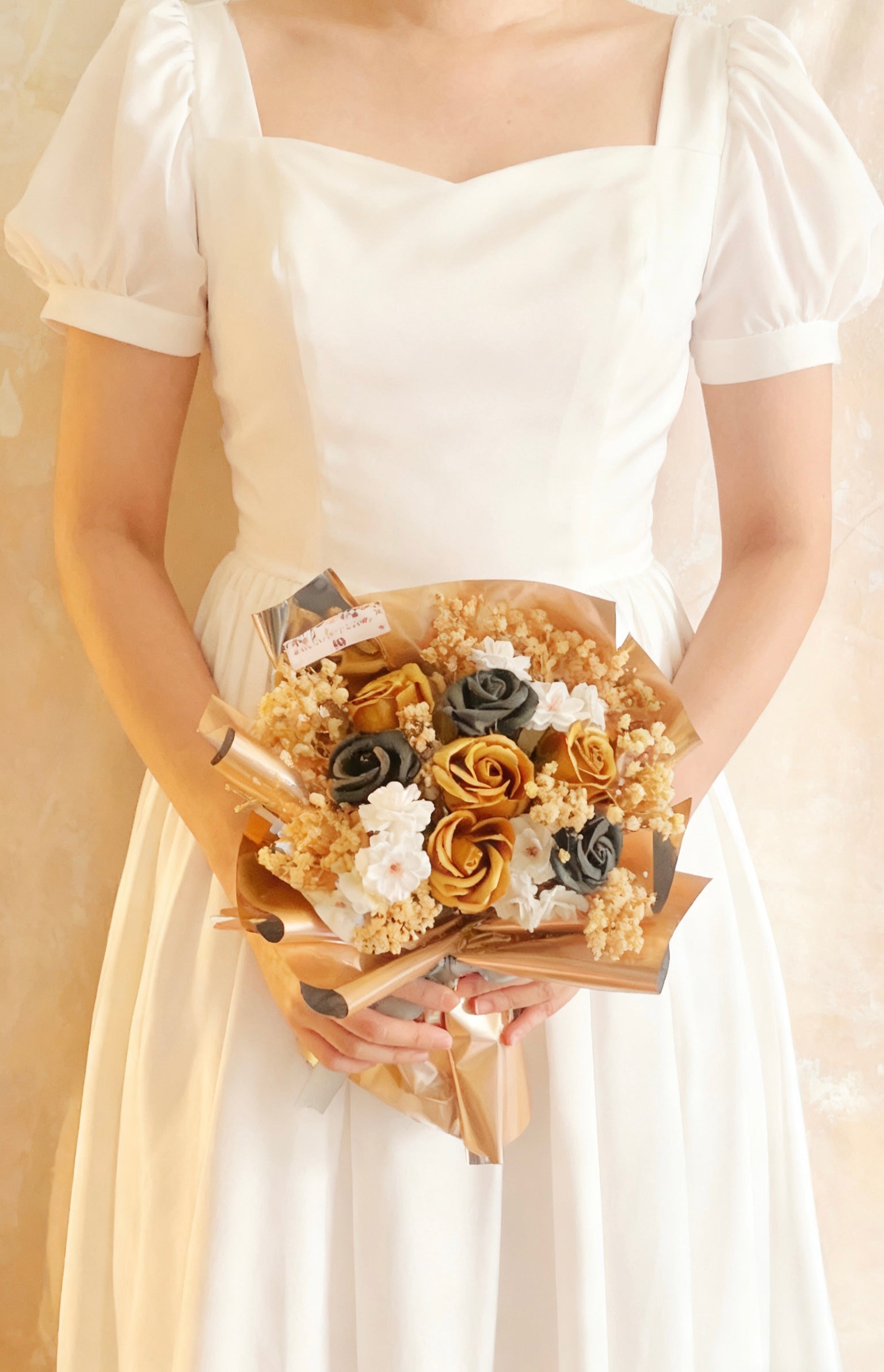 金色香檳 黑金色香梘玫瑰花束 ｜番梘花｜畢業花束 情人節花束 生日花束 中學 小學 幼稚園