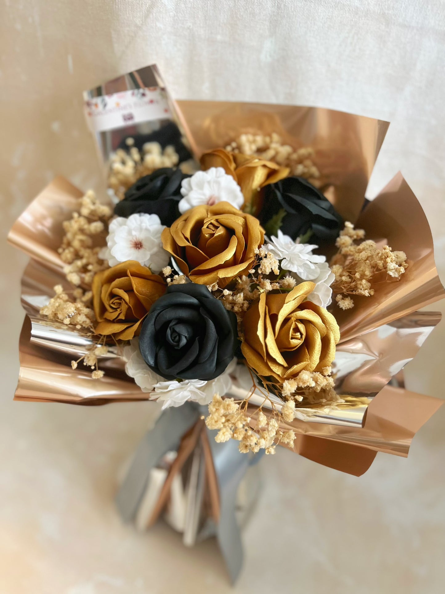 金色香檳 黑金色香梘玫瑰花束 ｜番梘花｜畢業花束 情人節花束 生日花束 中學 小學 幼稚園