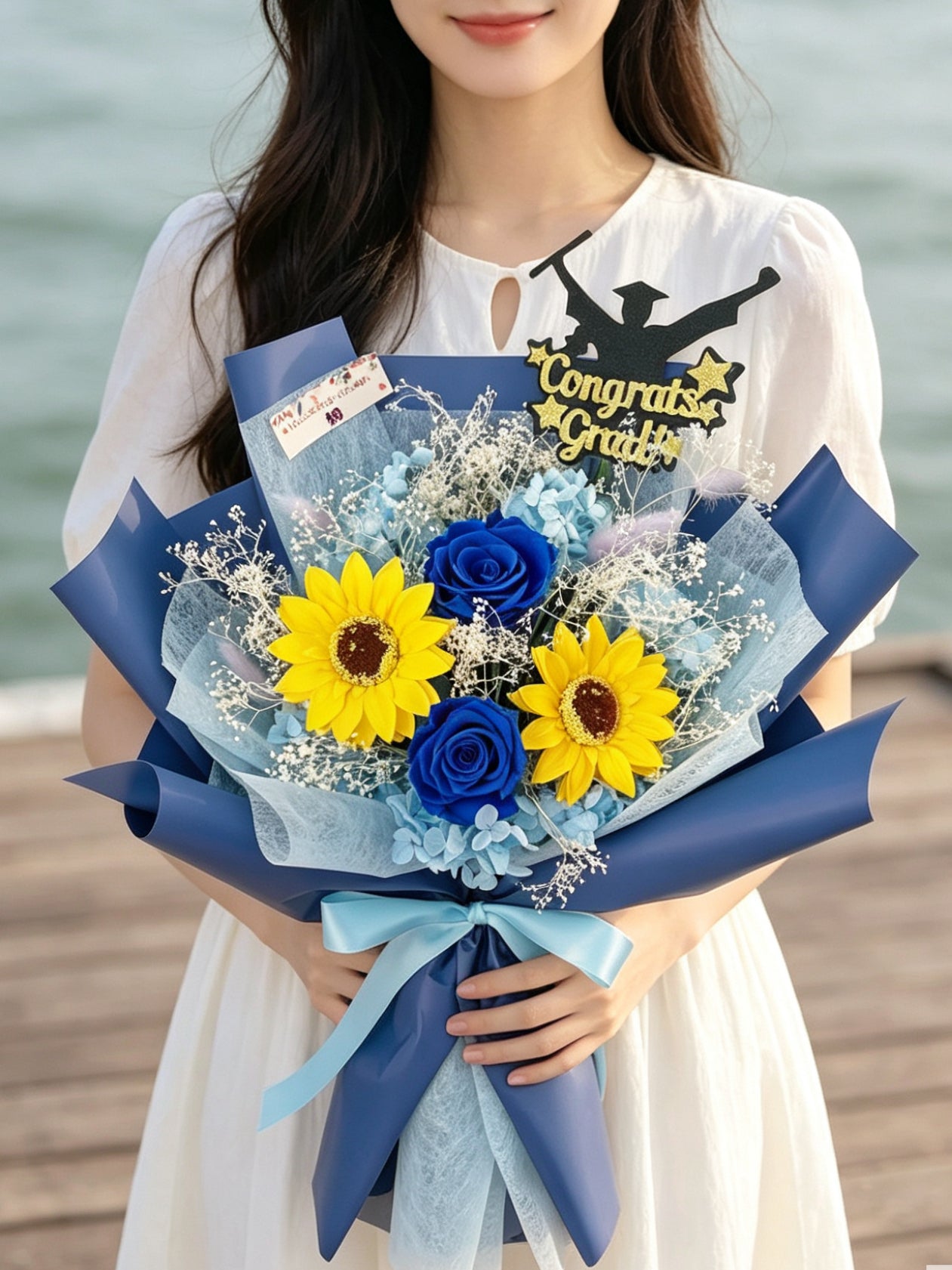 畢業花束精選- 經典寶藍玫瑰太陽花束｜保鮮花+香梘花 永生花 中學 小學 幼稚園