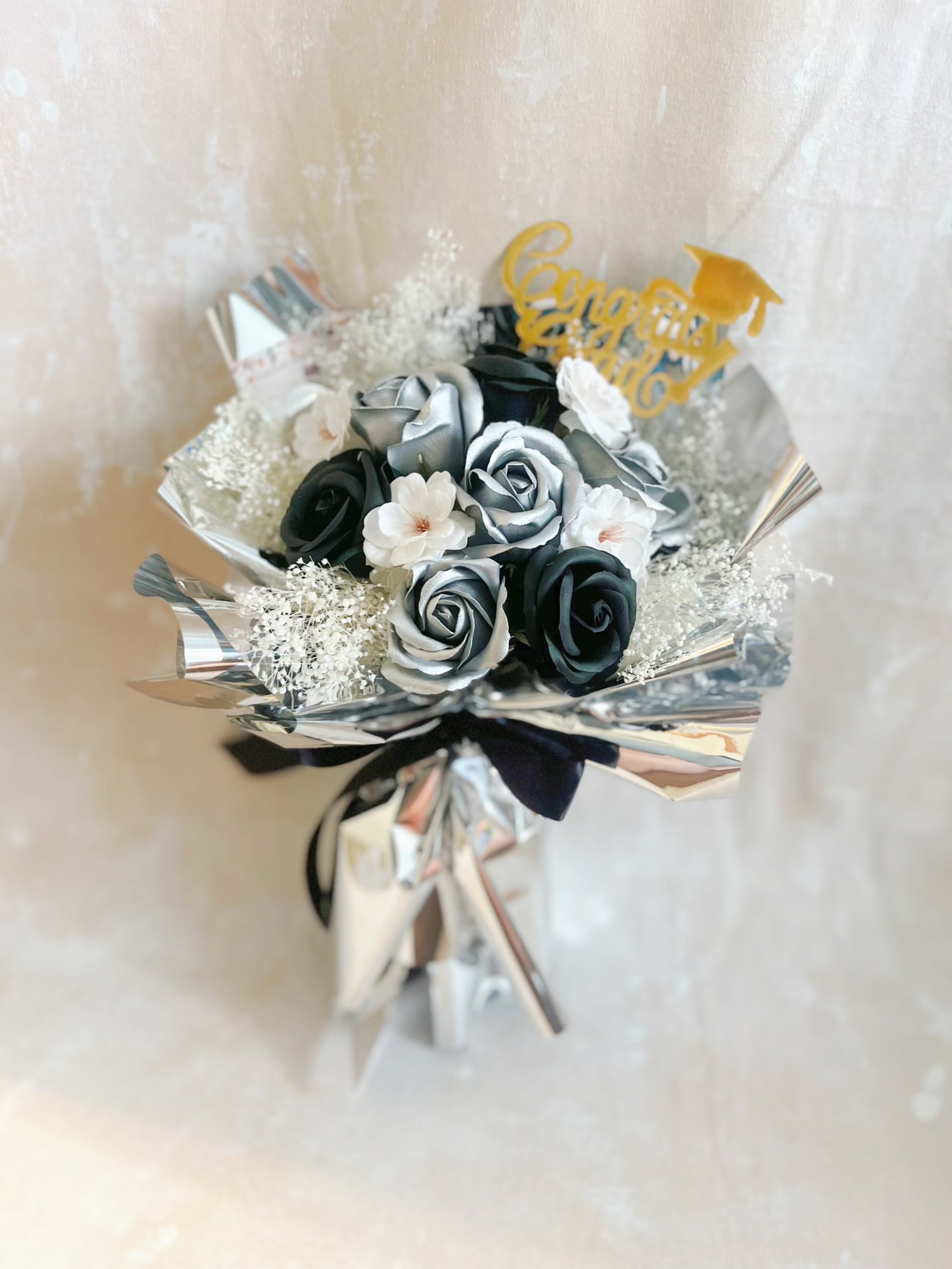 冰川 黑銀色香梘玫瑰花束 ｜番梘花｜畢業花束 情人節花束 生日花束 中學 小學 幼稚園