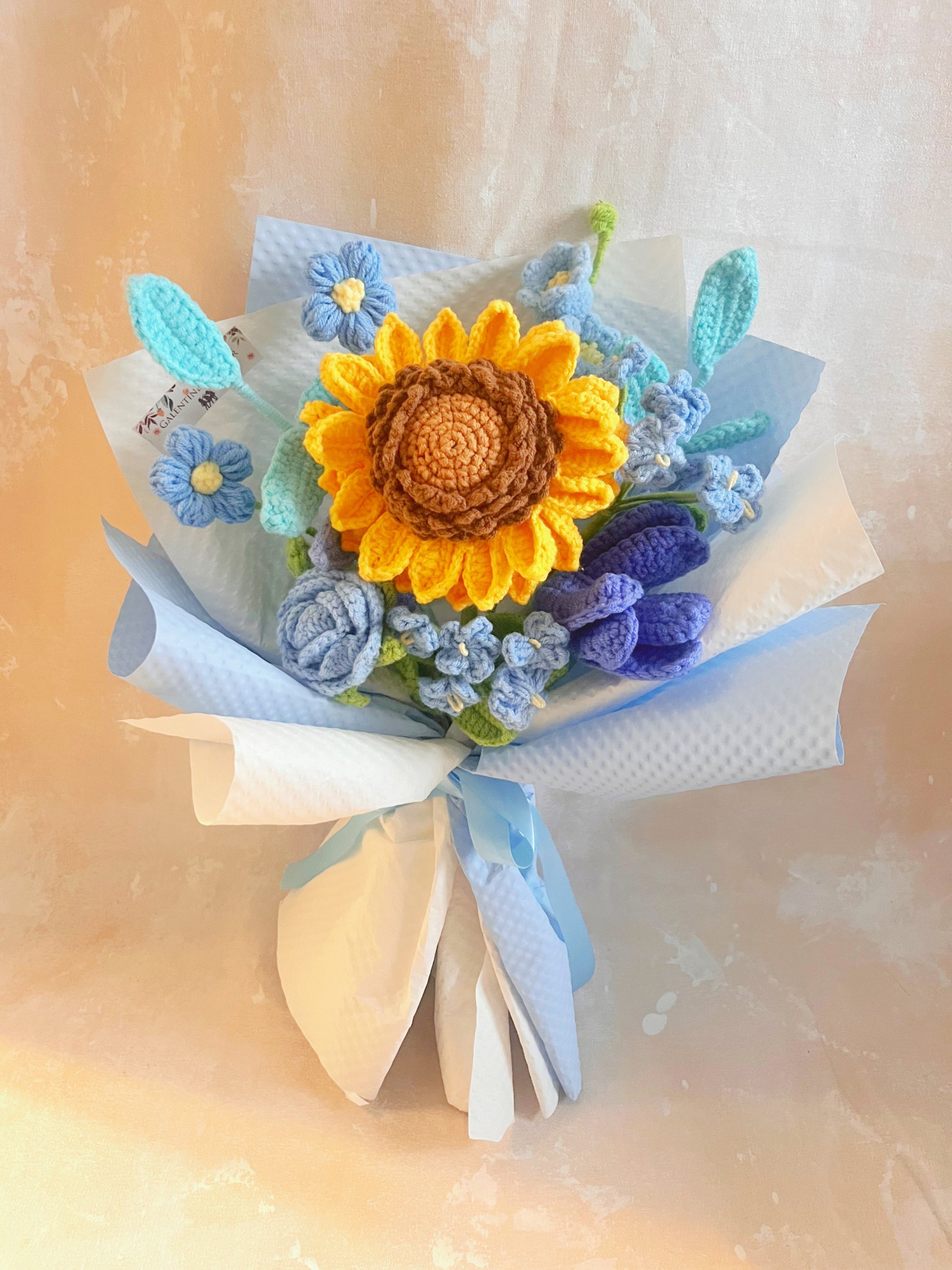 （有現貨）藍天陽光 針織花束 畢業禮禮物 公仔花束 生日花束 中學 小學 幼稚園 