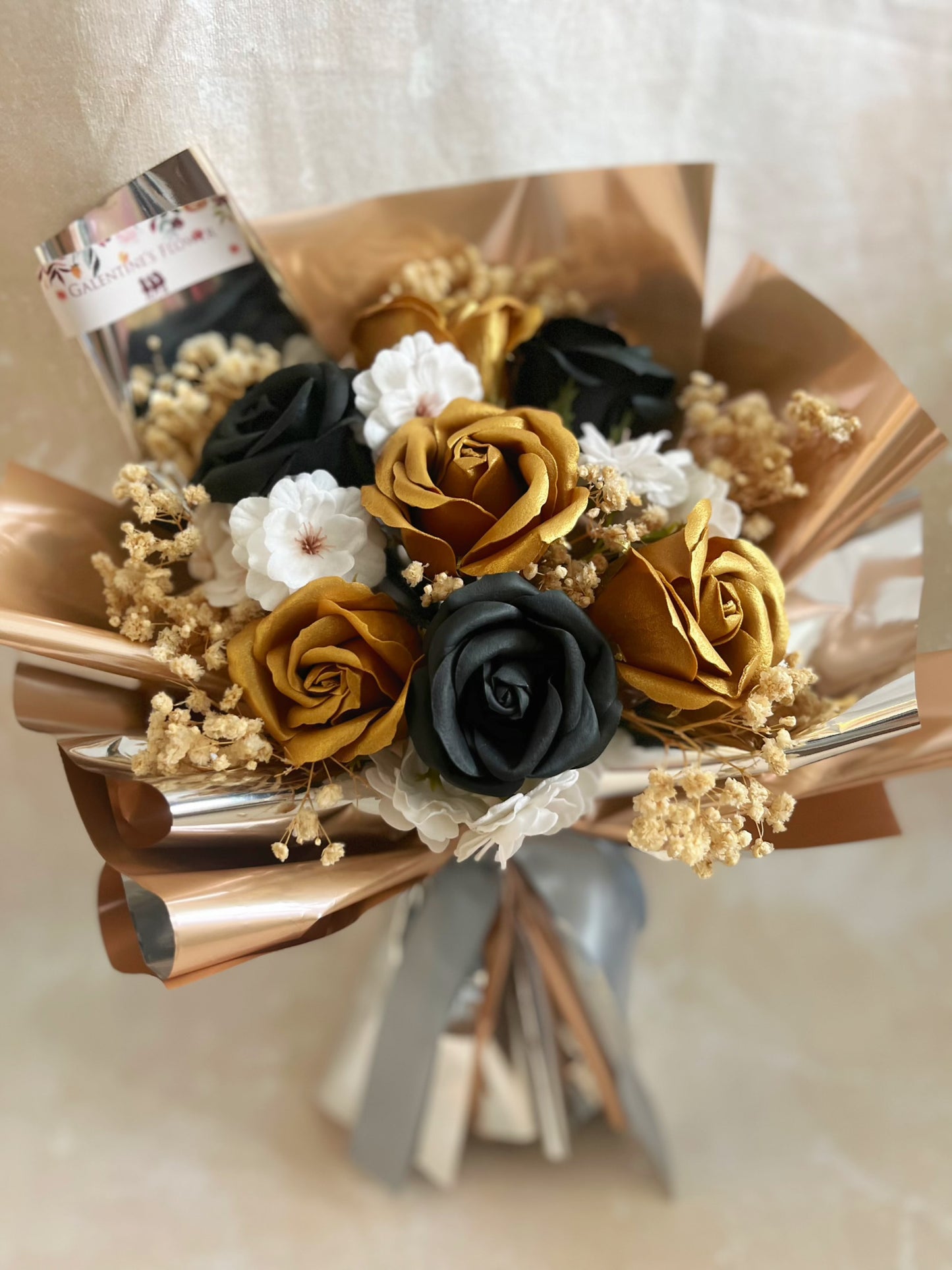 金色香檳 黑金色香梘玫瑰花束 ｜番梘花｜畢業花束 情人節花束 生日花束 中學 小學 幼稚園