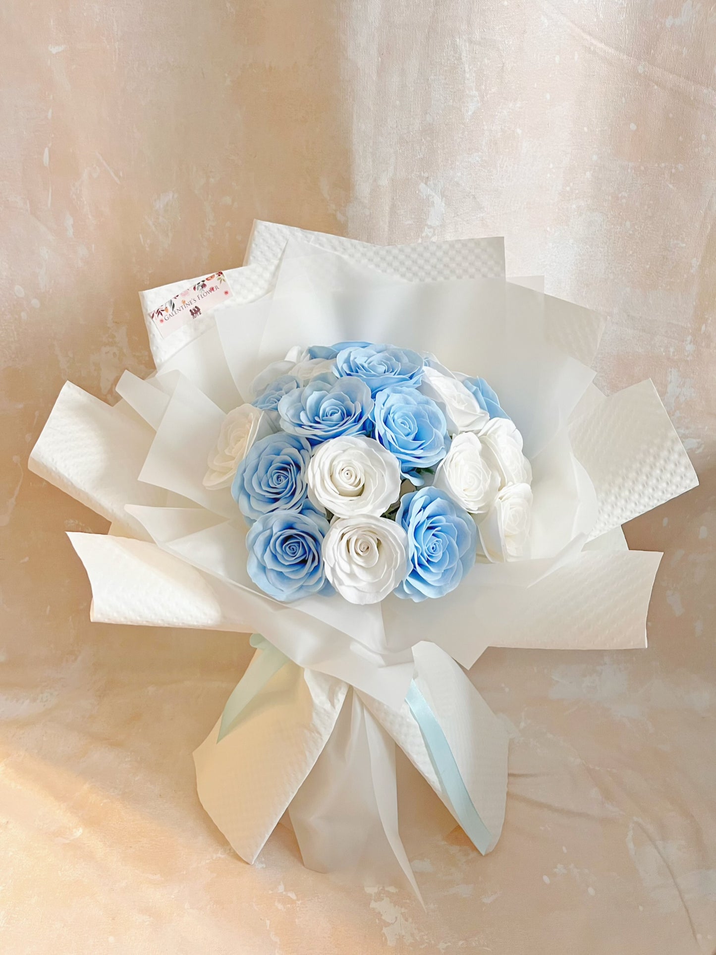 20 枝粉藍粉白 香梘玫瑰花束 ｜番梘花｜畢業花束 情人節花束 求婚 生日花束