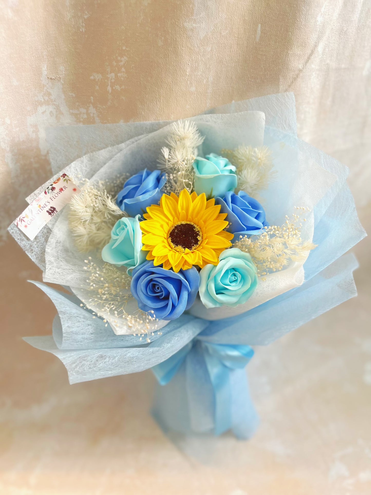 小皇子的畢業禮～小版畢業花束精選 1枝太陽花花束 + 玫瑰花｜香梘花生日花束 中學 小學 幼稚園