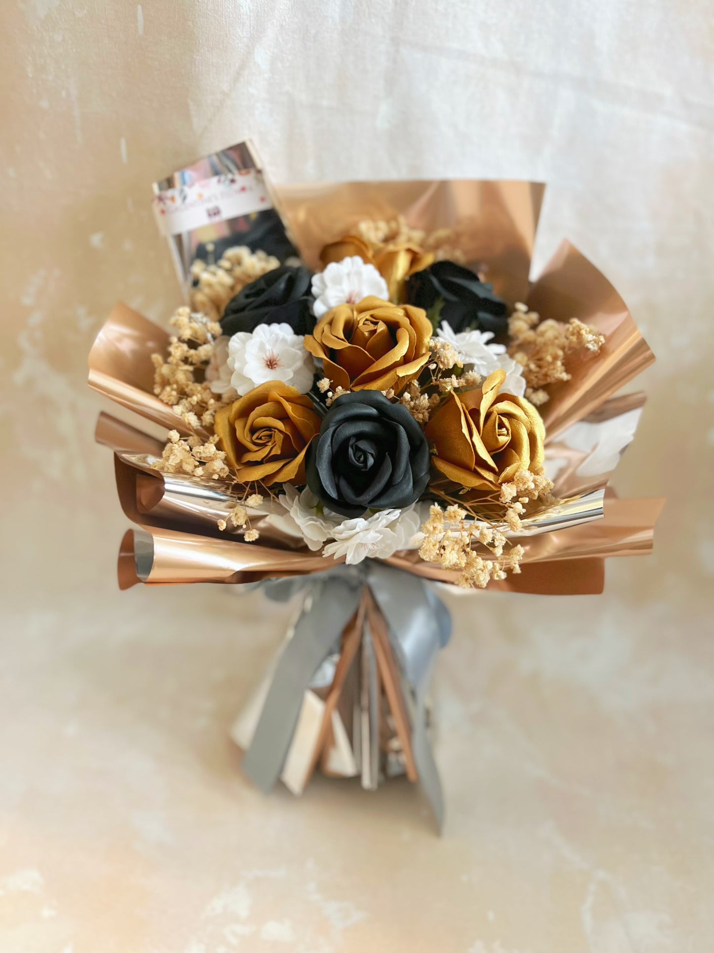 金色香檳 黑金色香梘玫瑰花束 ｜番梘花｜畢業花束 情人節花束 生日花束 中學 小學 幼稚園