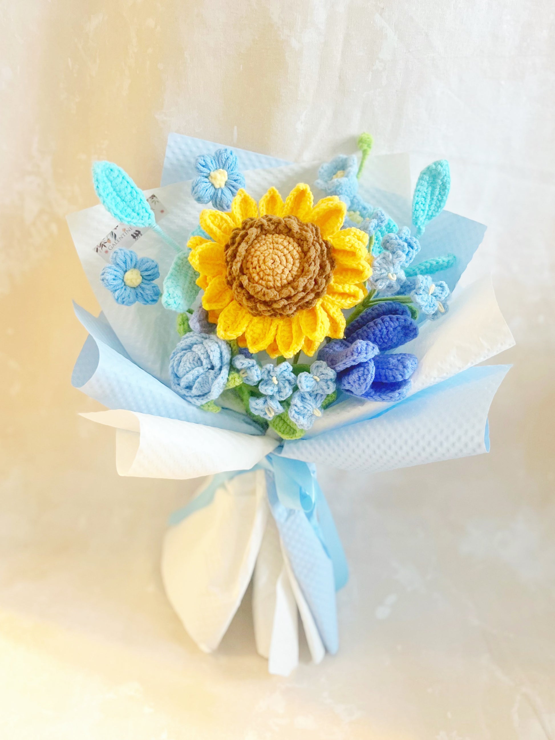 （有現貨）藍天陽光 針織花束 畢業禮禮物 公仔花束 生日花束 中學 小學 幼稚園