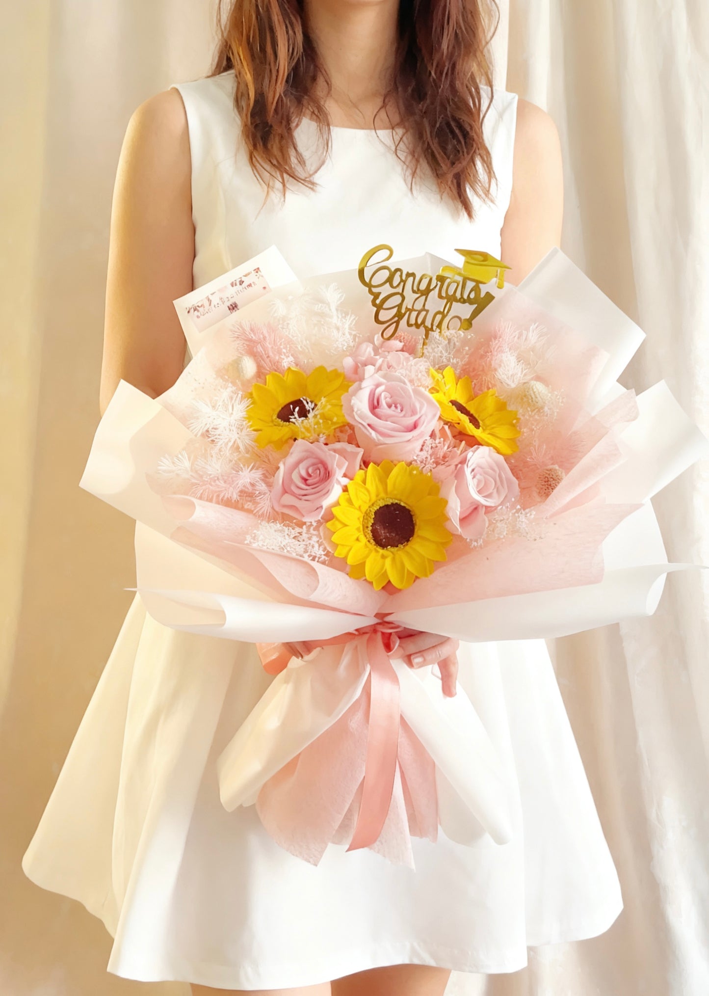 畢業花束精選- 3 枝粉紅色保鮮玫瑰 + 番梘太陽花束｜保鮮花+香梘花 永生花 中學 小學 幼稚園