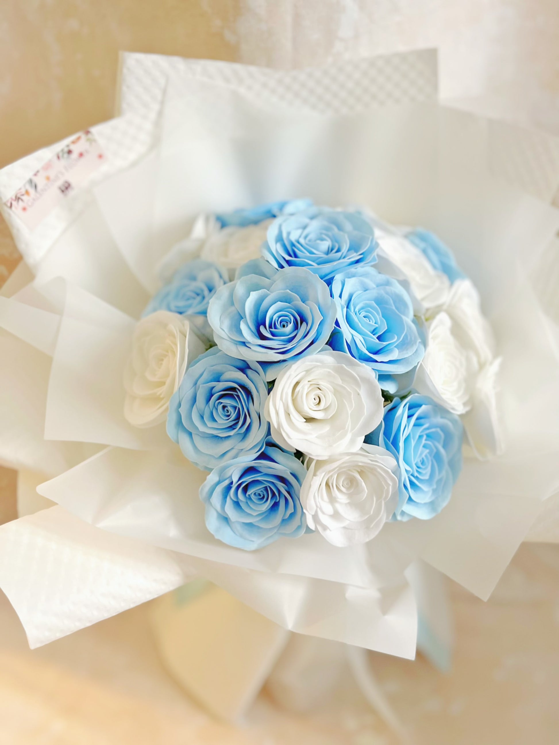 20 枝粉藍粉白 香梘玫瑰花束 ｜番梘花｜畢業花束 情人節花束 求婚 生日花束