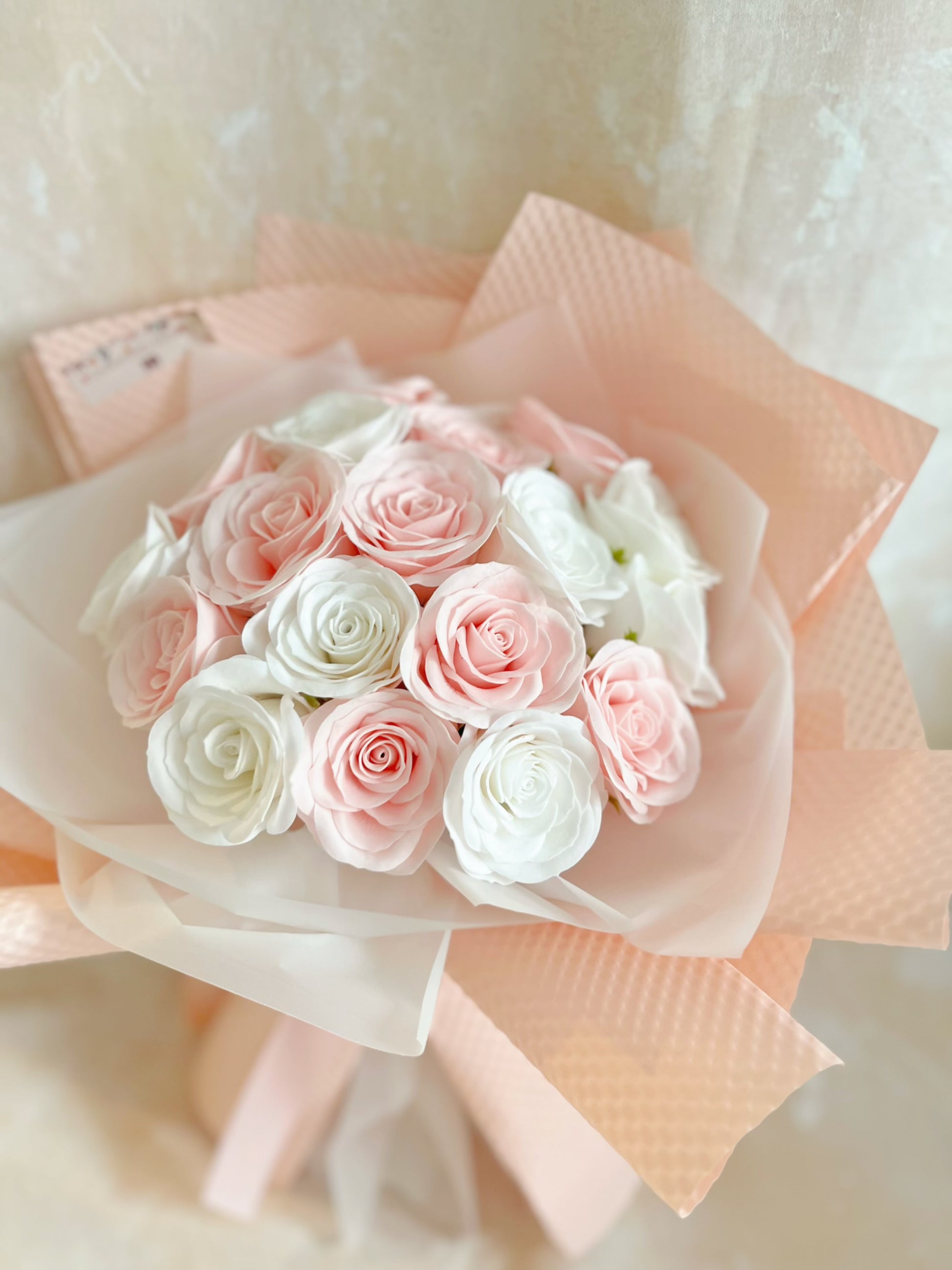 20 枝粉紅粉白 香梘玫瑰花束 ｜番梘花｜畢業花束 情人節花束 求婚 生日花束