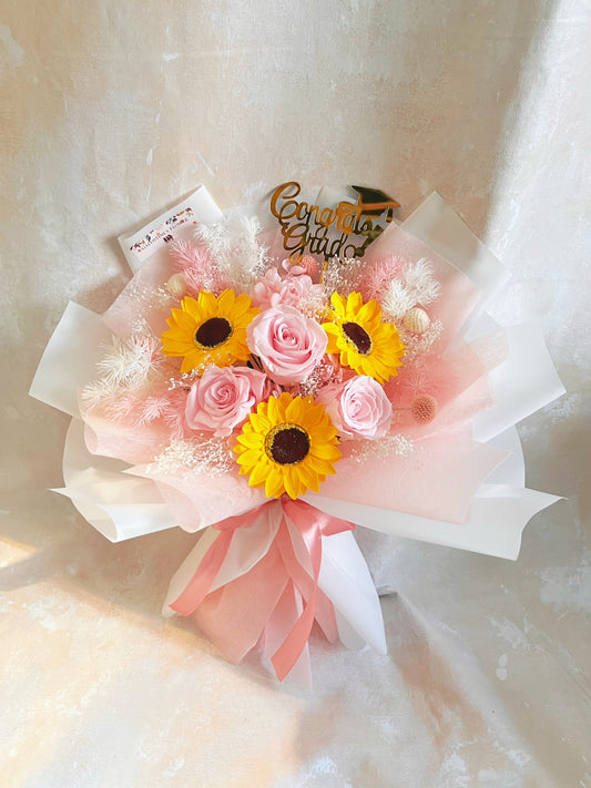 畢業花束精選- 3 枝粉紅色保鮮玫瑰 + 番梘太陽花束｜保鮮花+香梘花 永生花 中學 小學 幼稚園