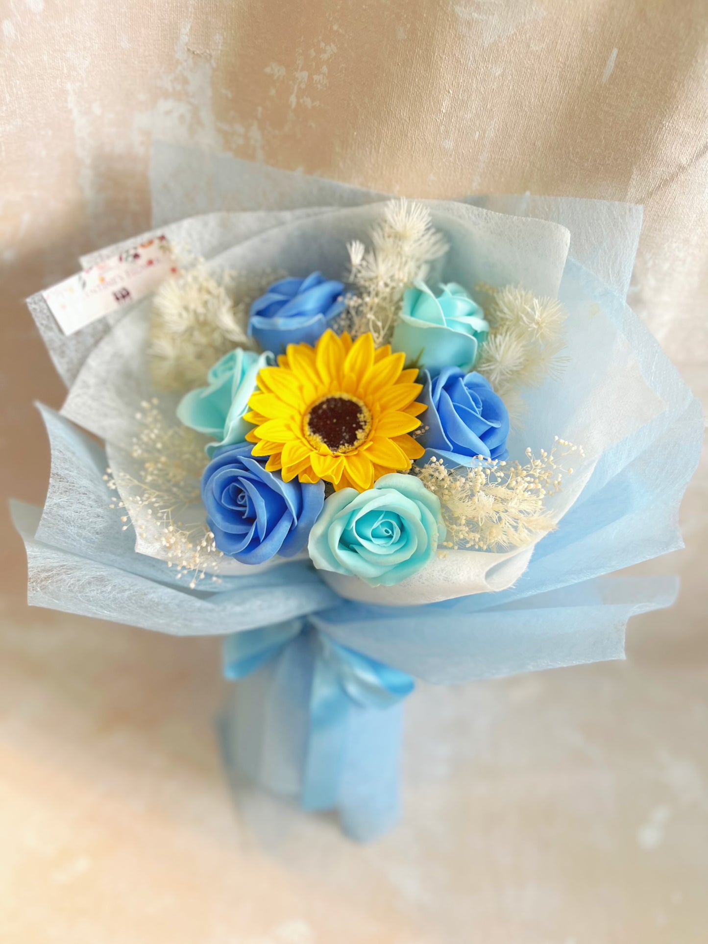 小皇子的畢業禮～小版畢業花束精選 1枝太陽花花束 + 玫瑰花｜香梘花生日花束 中學 小學 幼稚園