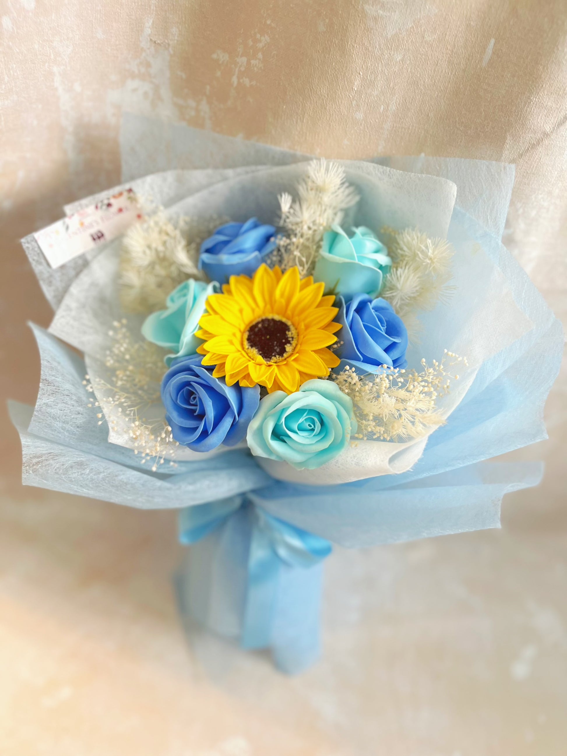 小皇子的畢業禮～小版畢業花束精選 1枝太陽花花束 + 玫瑰花｜香梘花生日花束 中學 小學 幼稚園