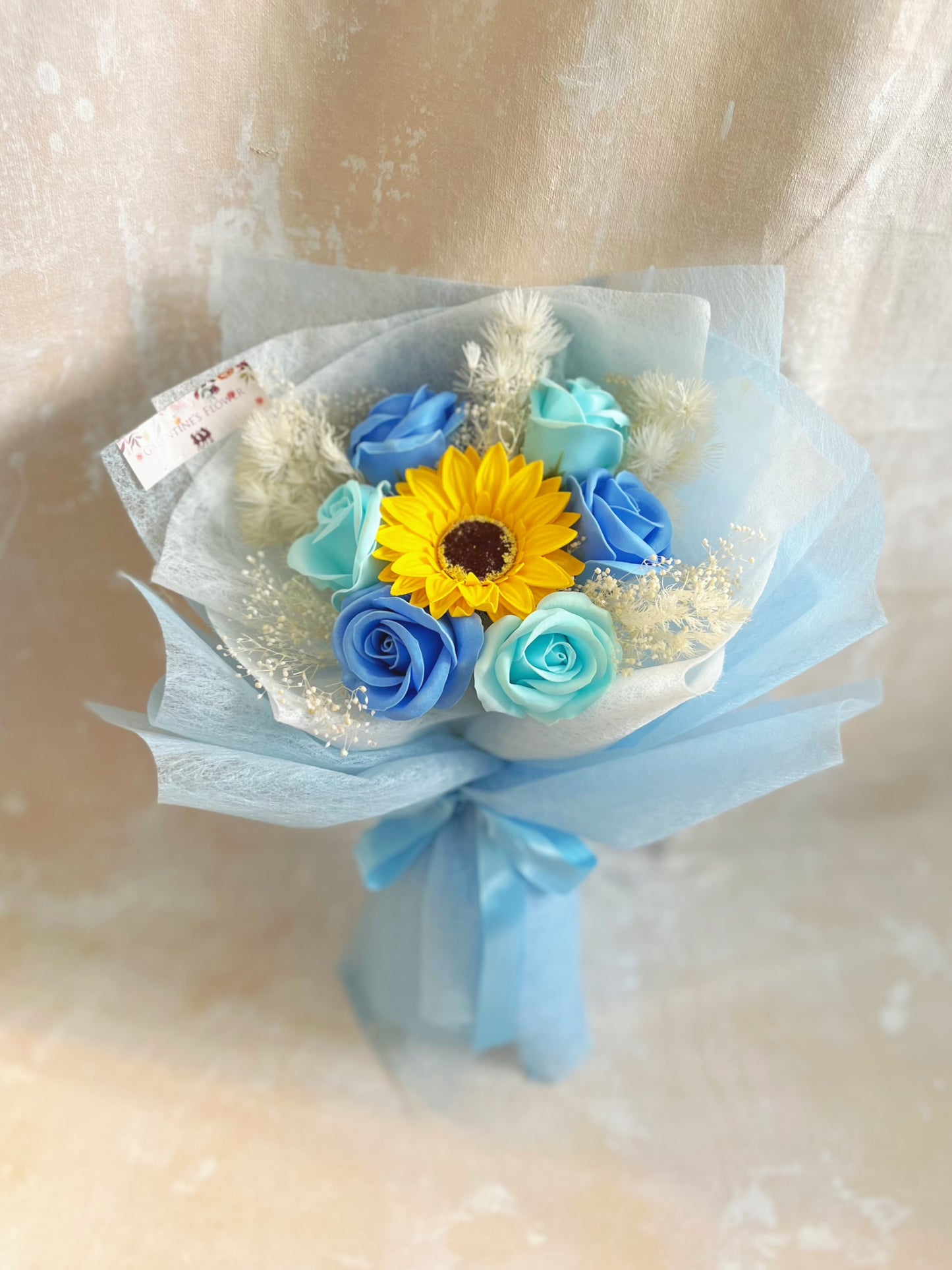 小皇子的畢業禮～小版畢業花束精選 1枝太陽花花束 + 玫瑰花｜香梘花生日花束 中學 小學 幼稚園