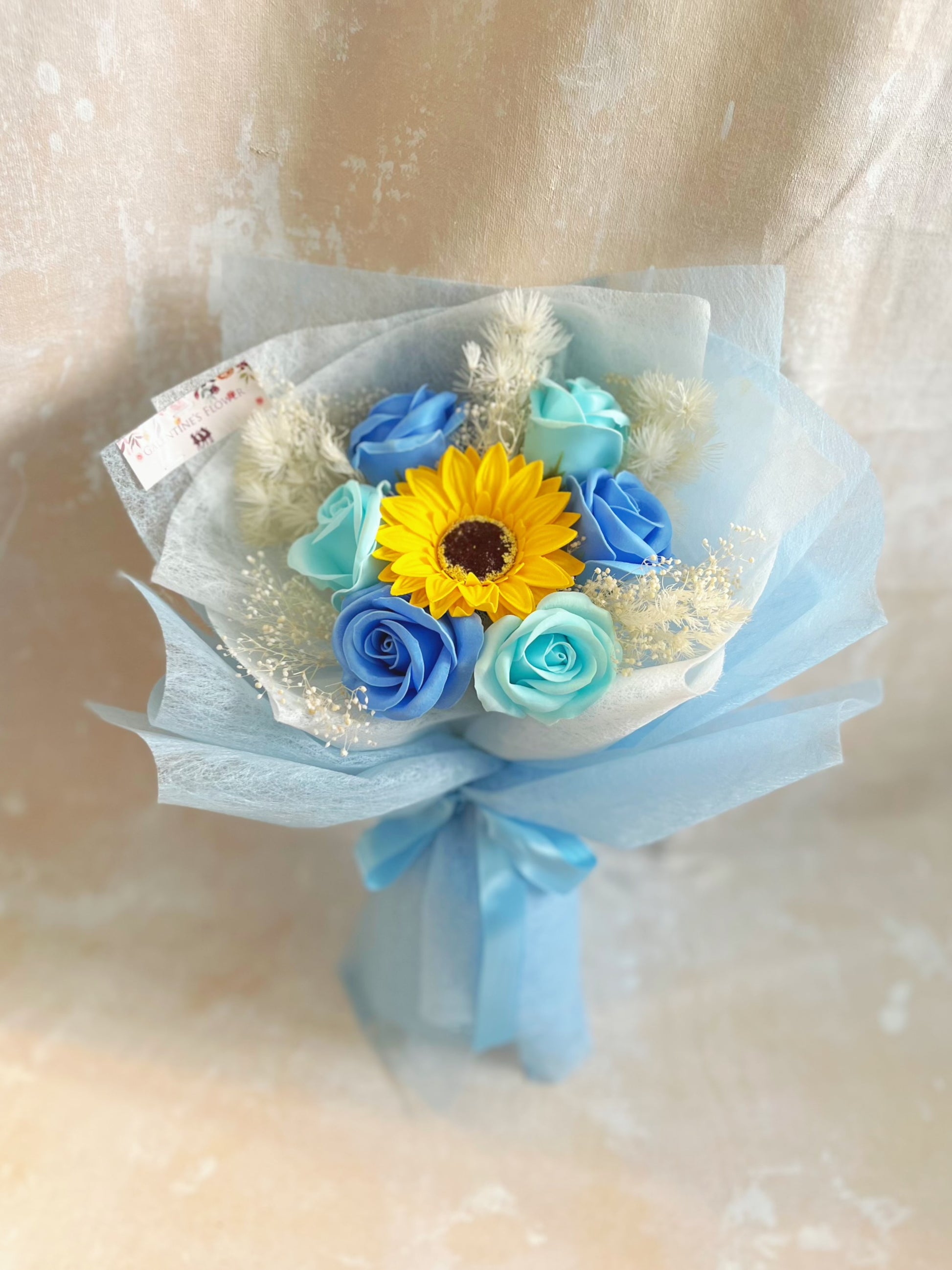 小皇子的畢業禮～小版畢業花束精選 1枝太陽花花束 + 玫瑰花｜香梘花生日花束 中學 小學 幼稚園